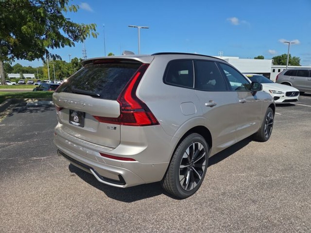 New 2026 Volvo XC60 B5 Plus SUV
