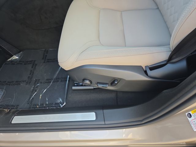 2026 Volvo XC60 Plus - Photo 12