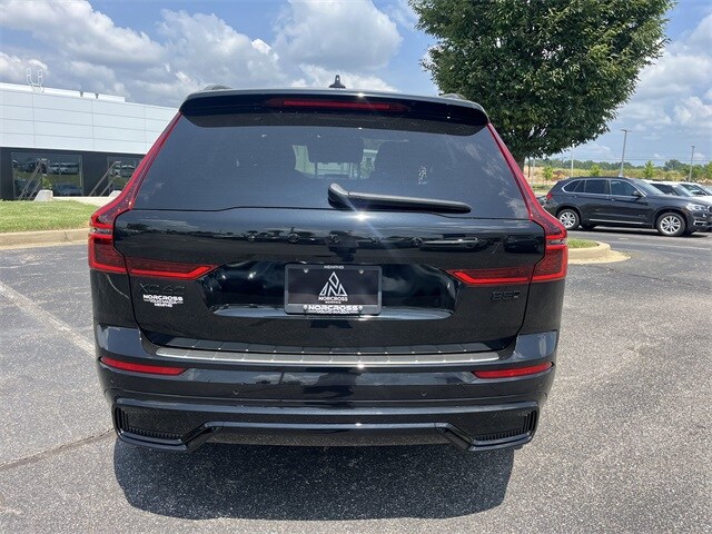 2026 Volvo XC60 B5 Black Edition photo 2