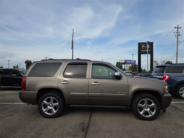 2014 Chevrolet Tahoe LTZ photo 2