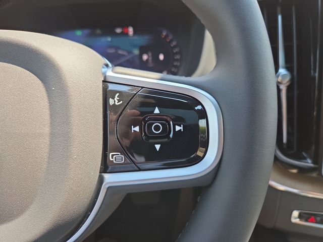 2026 Volvo XC60 Plus - Photo 23