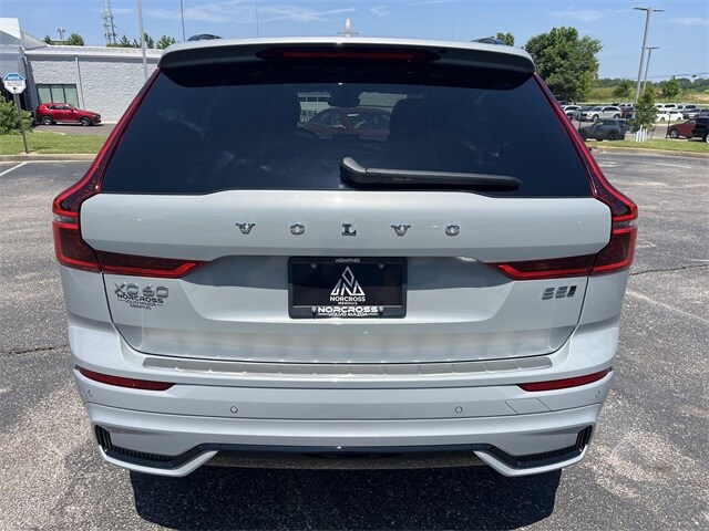 2026 Volvo XC60 B5 Plus photo 3