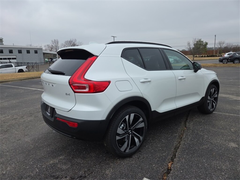 New 2026 Volvo XC40 B4 Plus SUV