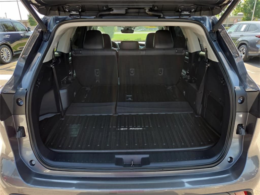 Used 2020 Toyota Highlander Hybrid XLE SUV