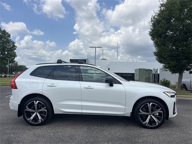 2025 Volvo XC60 Hybrid T8 photo 2