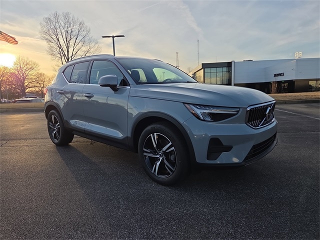 2025 Volvo XC40 Core's photo