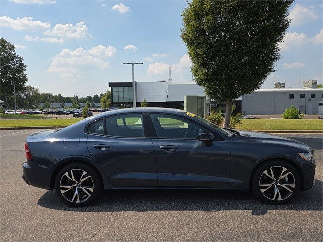 2024 Volvo S60 B5 Plus photo 2