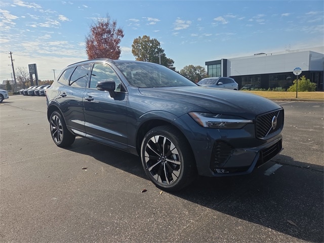 2026 Volvo XC60 Plus's photo