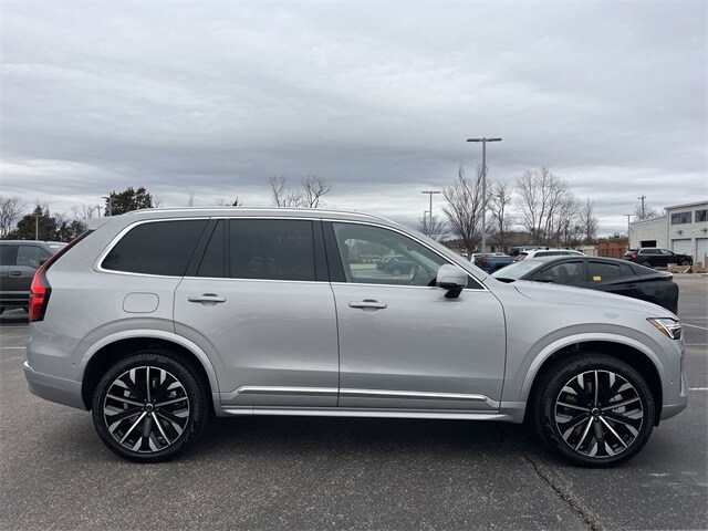 2025 Volvo XC90 T8 Plus photo 2