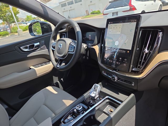 2026 Volvo XC60 Plus - Photo 18