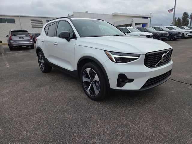 2026 Volvo XC40 B5 Plus Dark AWD's photo
