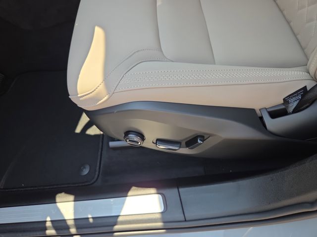 2026 Volvo XC60 Plus - Photo 12