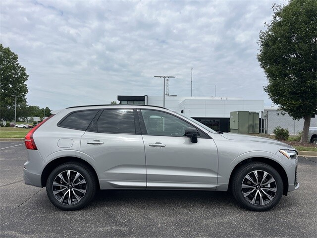 2025 Volvo XC60 B5 Core photo 2