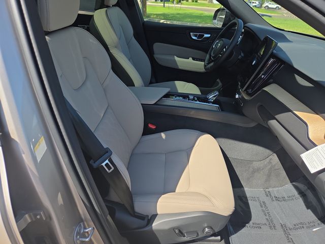 2026 Volvo XC60 Plus - Photo 19