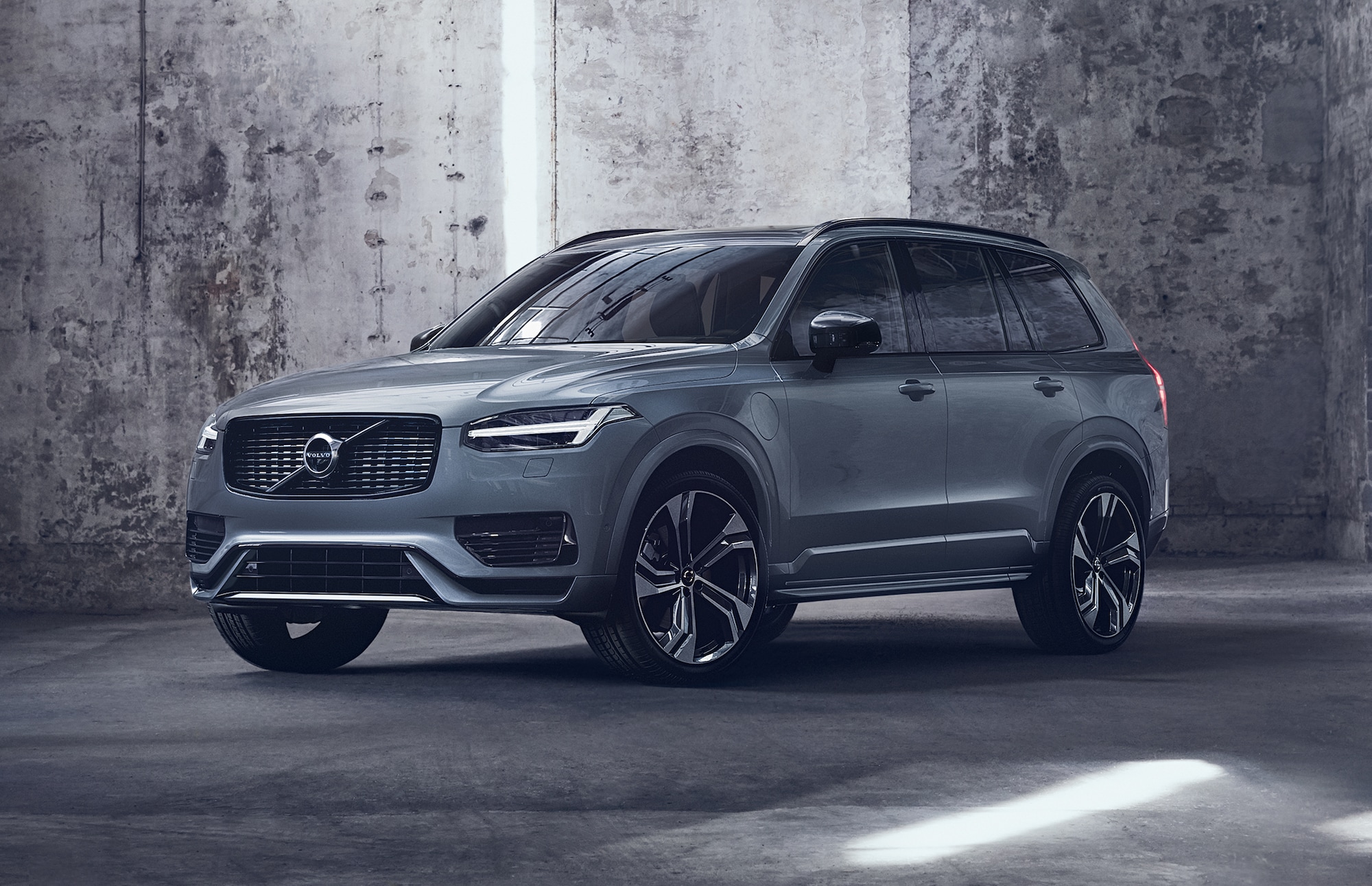 Explore Volvo XC90 Trim Levels & Feature Highlights in Oklahoma City OK