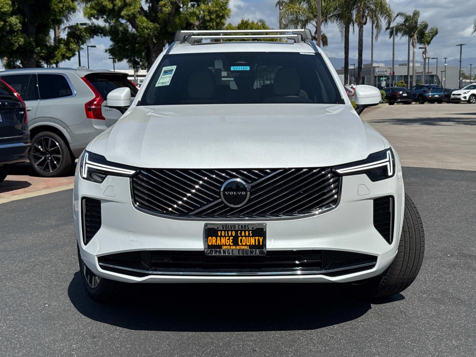 2025 Volvo XC90 B5 Core photo 2