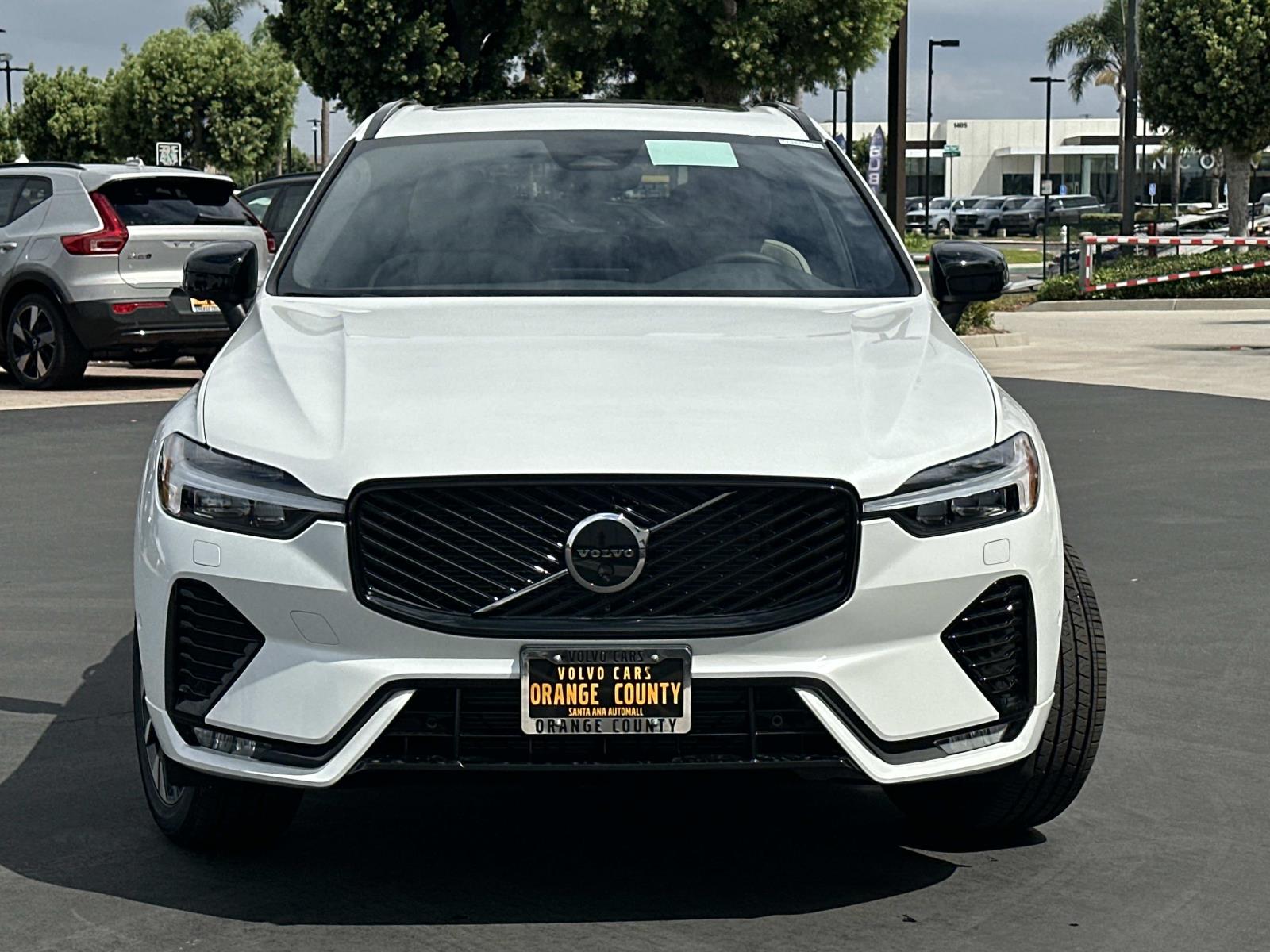 2026 Volvo XC60 B5 Plus photo 2