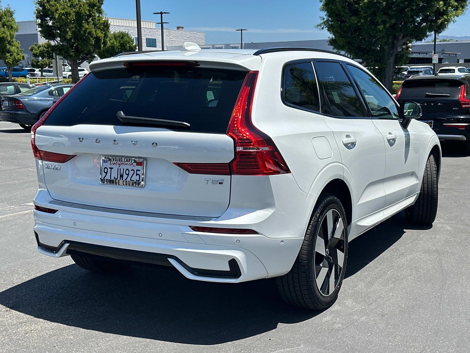 2025 Volvo XC60 Hybrid T8 Plus photo 4