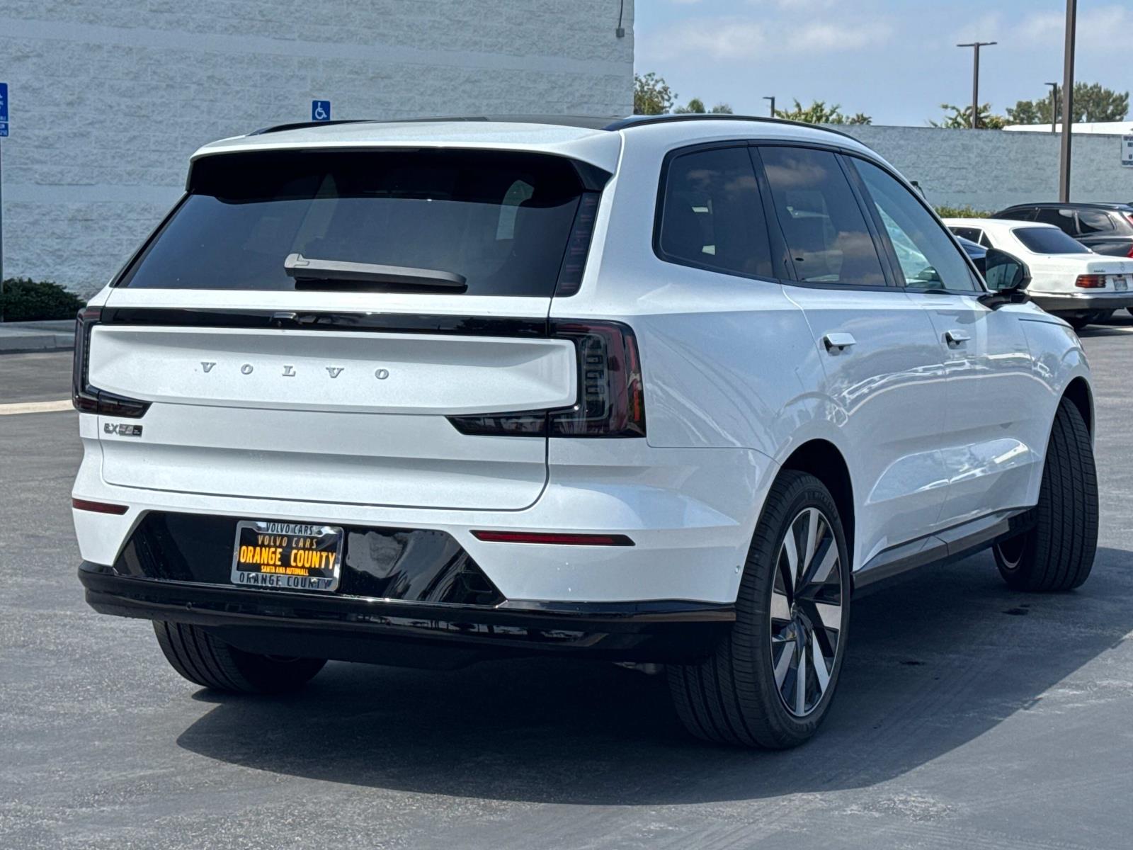 2025 Volvo EX90 Twin Motor Plus photo 4