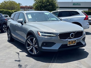 2025 Volvo V60 Cross Country B5 Plus Wagon
