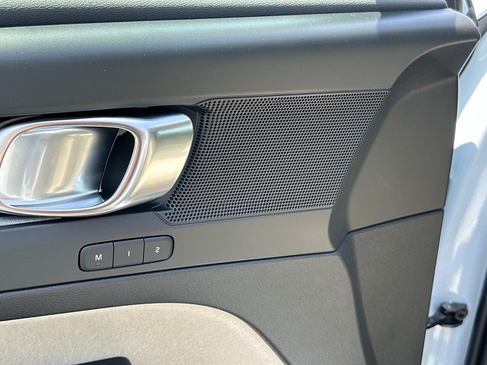 2026 Volvo XC40 Plus - Photo 12