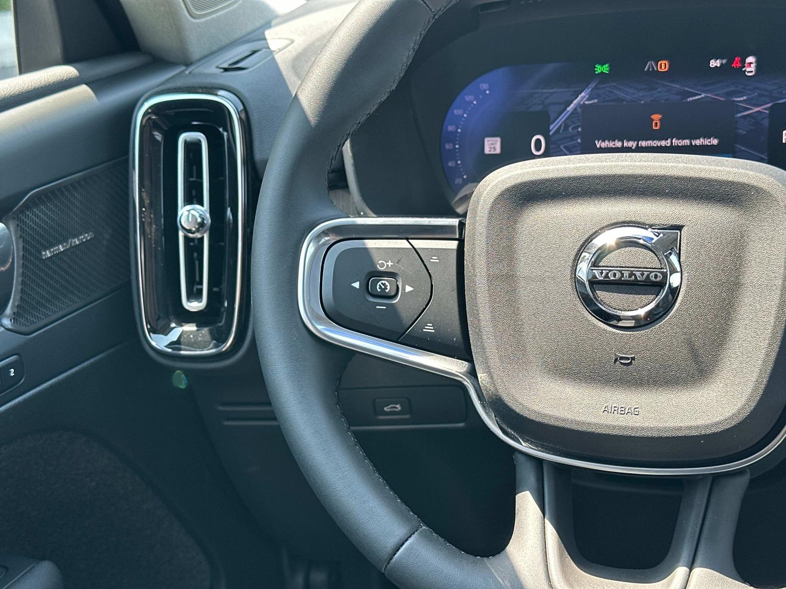 2026 Volvo XC40 Ultra - Photo 8
