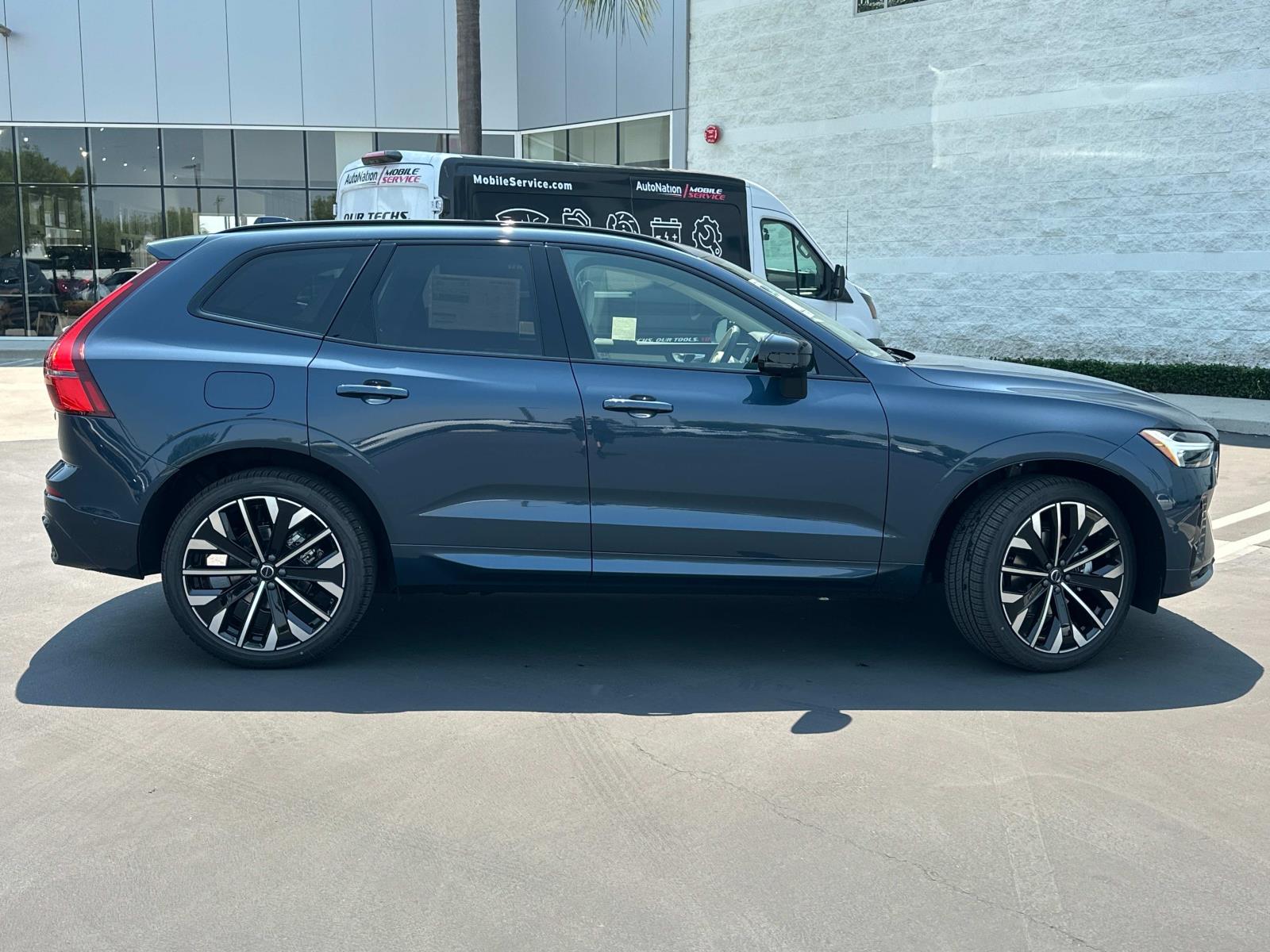 2026 Volvo XC60 B5 photo 3