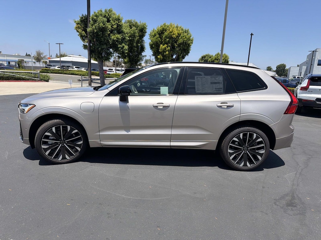 New 2026 Volvo XC60 plug-in hybrid T8 Ultra SUV