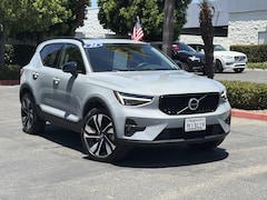 2024 Volvo XC40 B5 AWD Ultimate Dark Theme Sport Utility