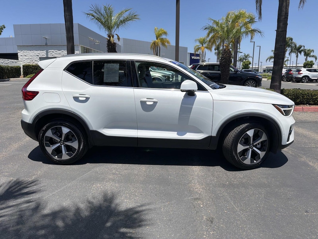 Certified 2025 Volvo XC40 B5 AWD Plus Bright Theme Sport Utility