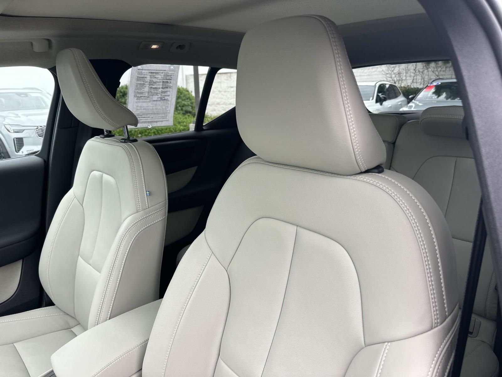 2026 Volvo XC40 Plus - Photo 20