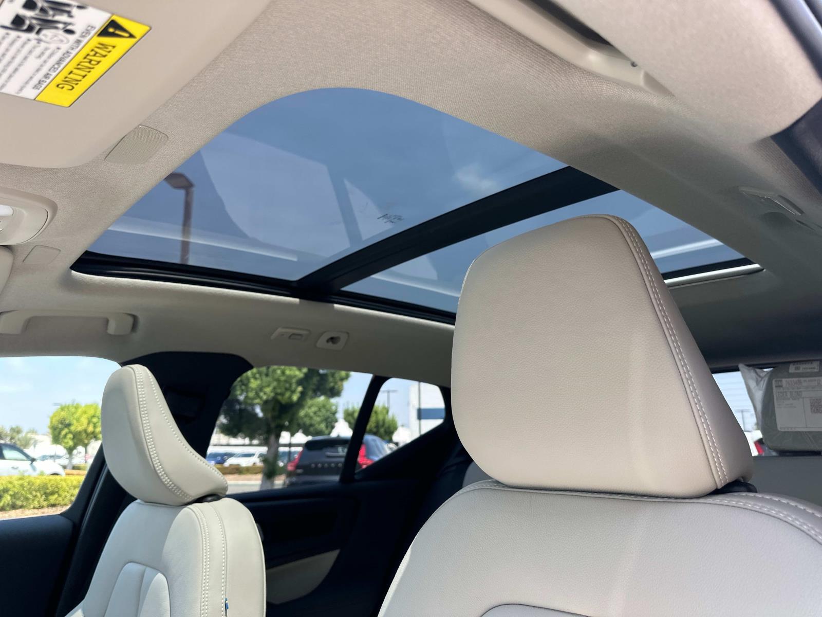 2026 Volvo XC40 Plus - Photo 24