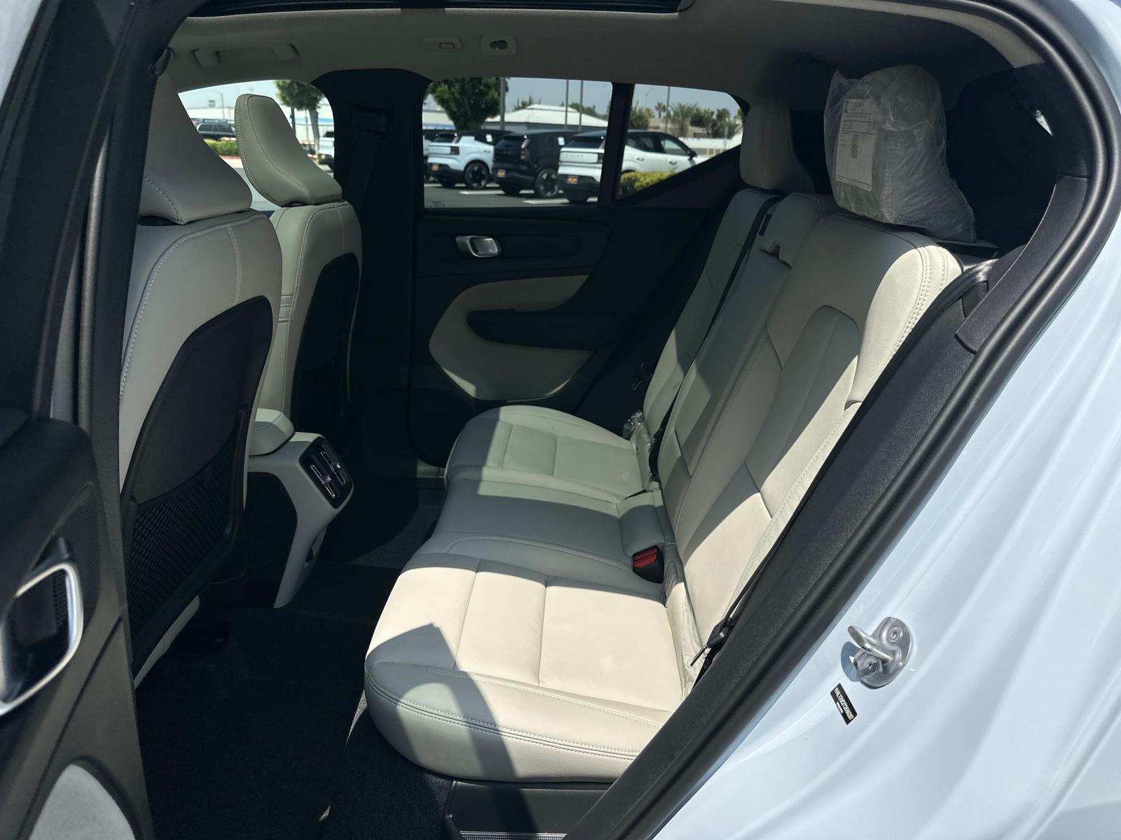 2026 Volvo XC40 Plus - Photo 17