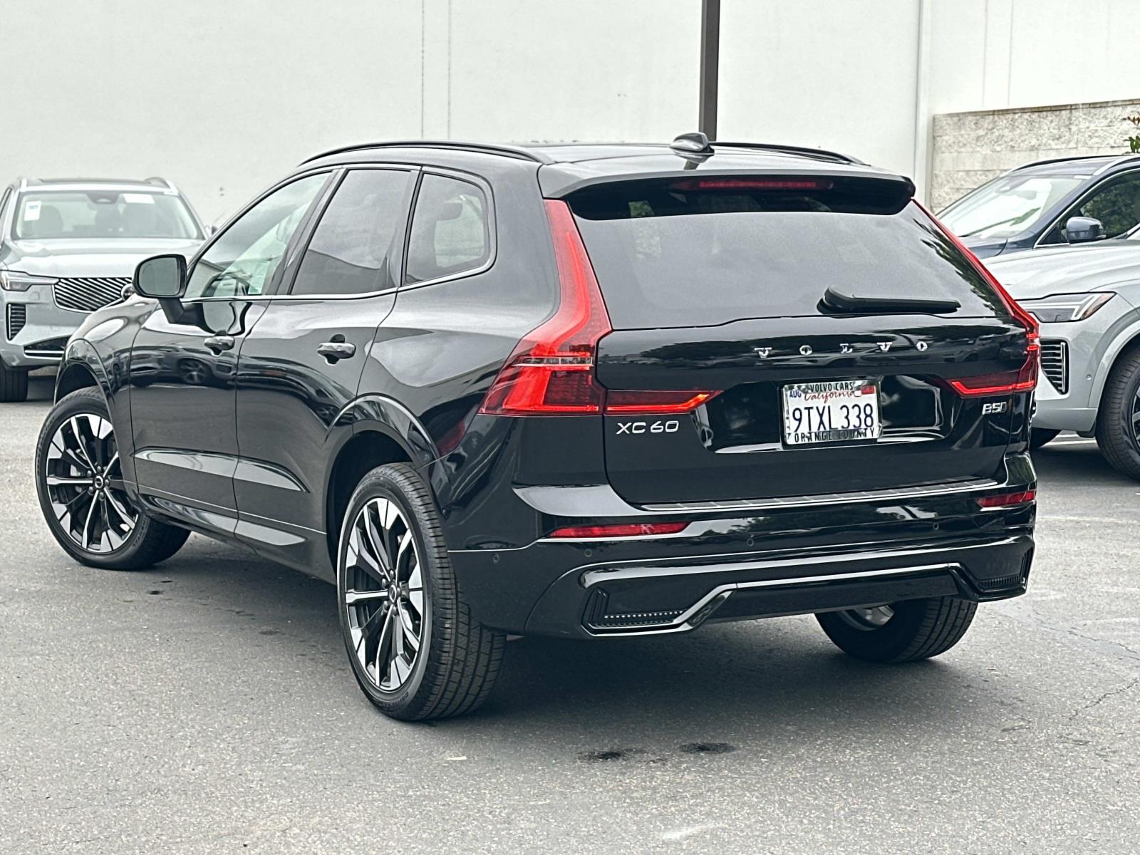 2026 Volvo XC60 Plus - Photo 6
