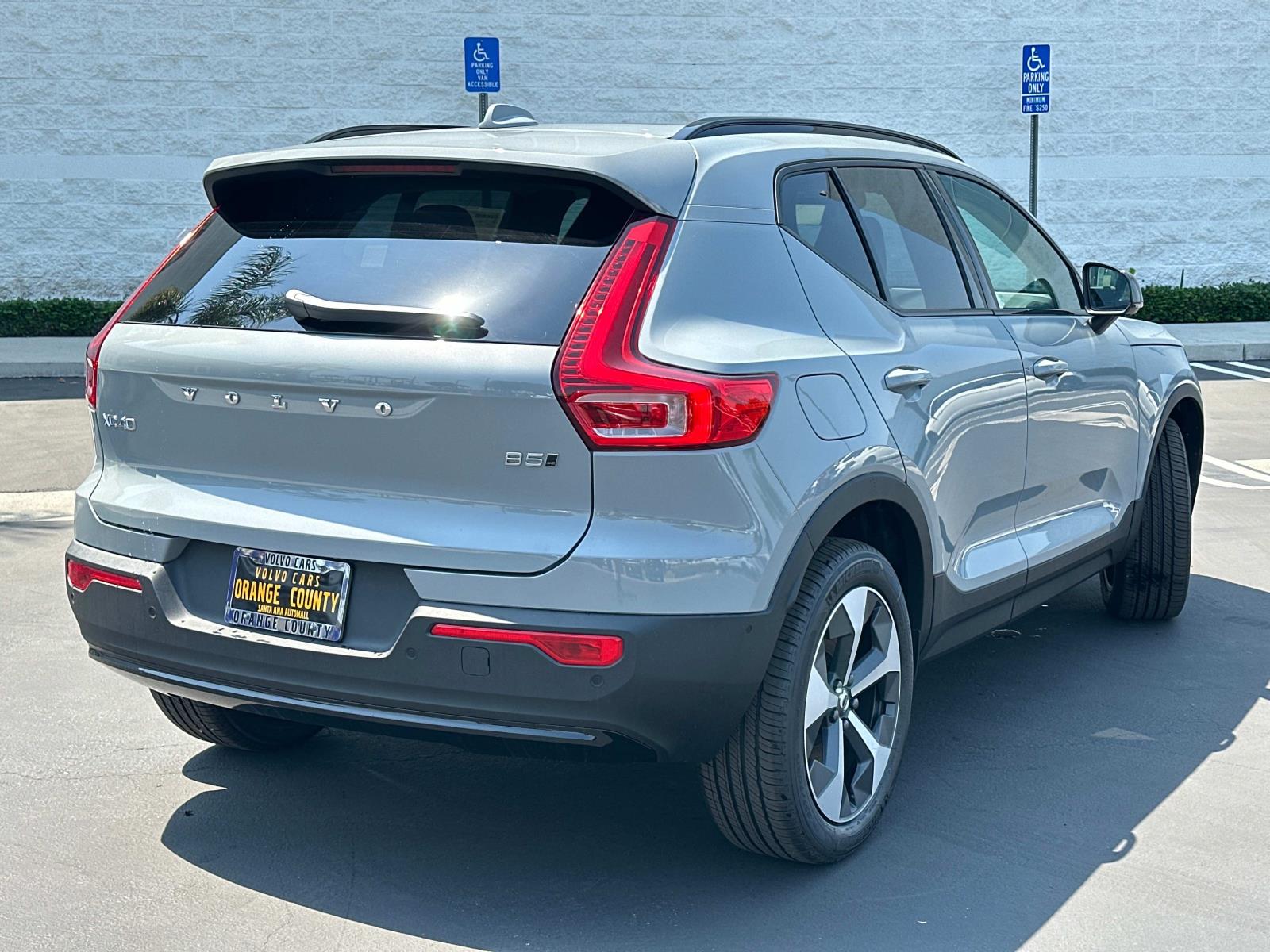 2026 Volvo XC40 Plus photo 3