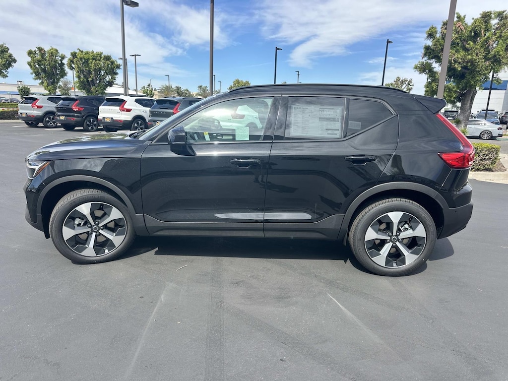 New 2026 Volvo XC40 B5 Plus SUV