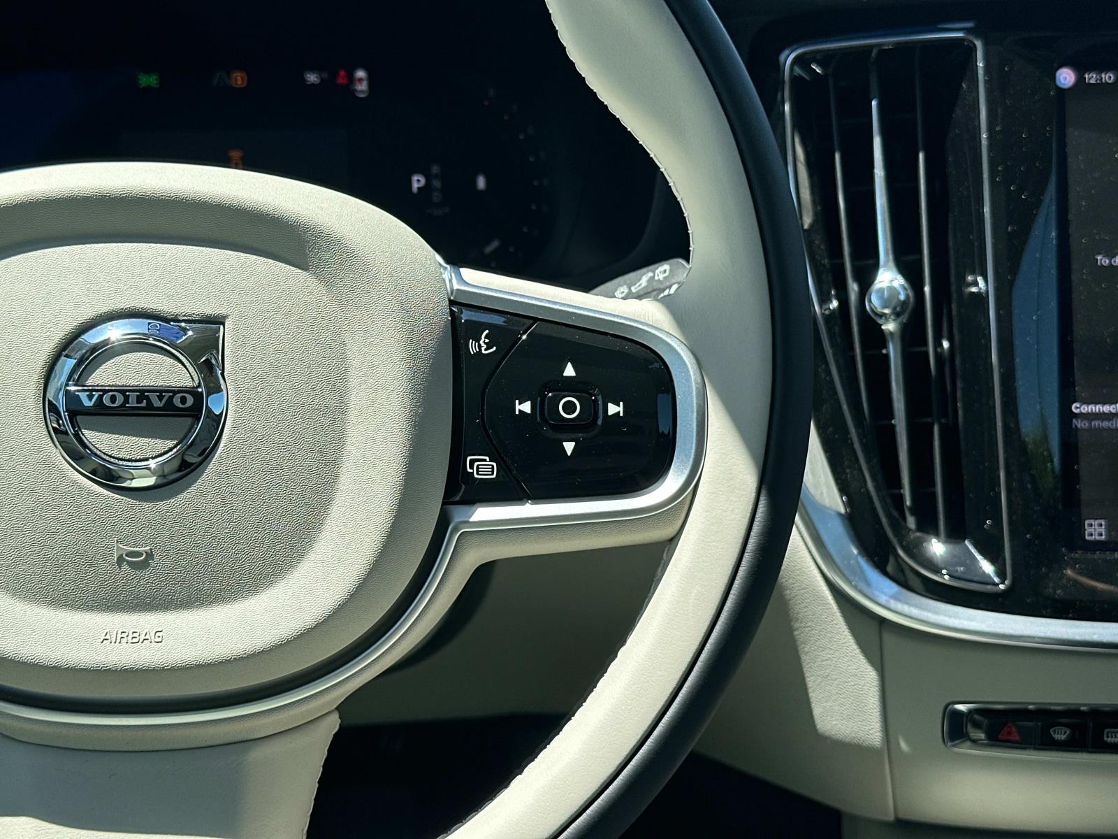 2026 Volvo V60 Cross Country Plus - Photo 9