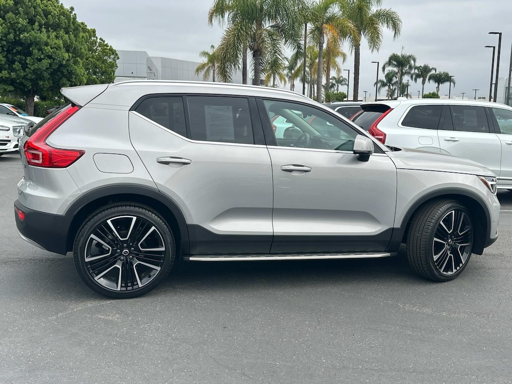 Certified 2024 Volvo XC40 B5 AWD Ultimate Bright Theme Sport Utility