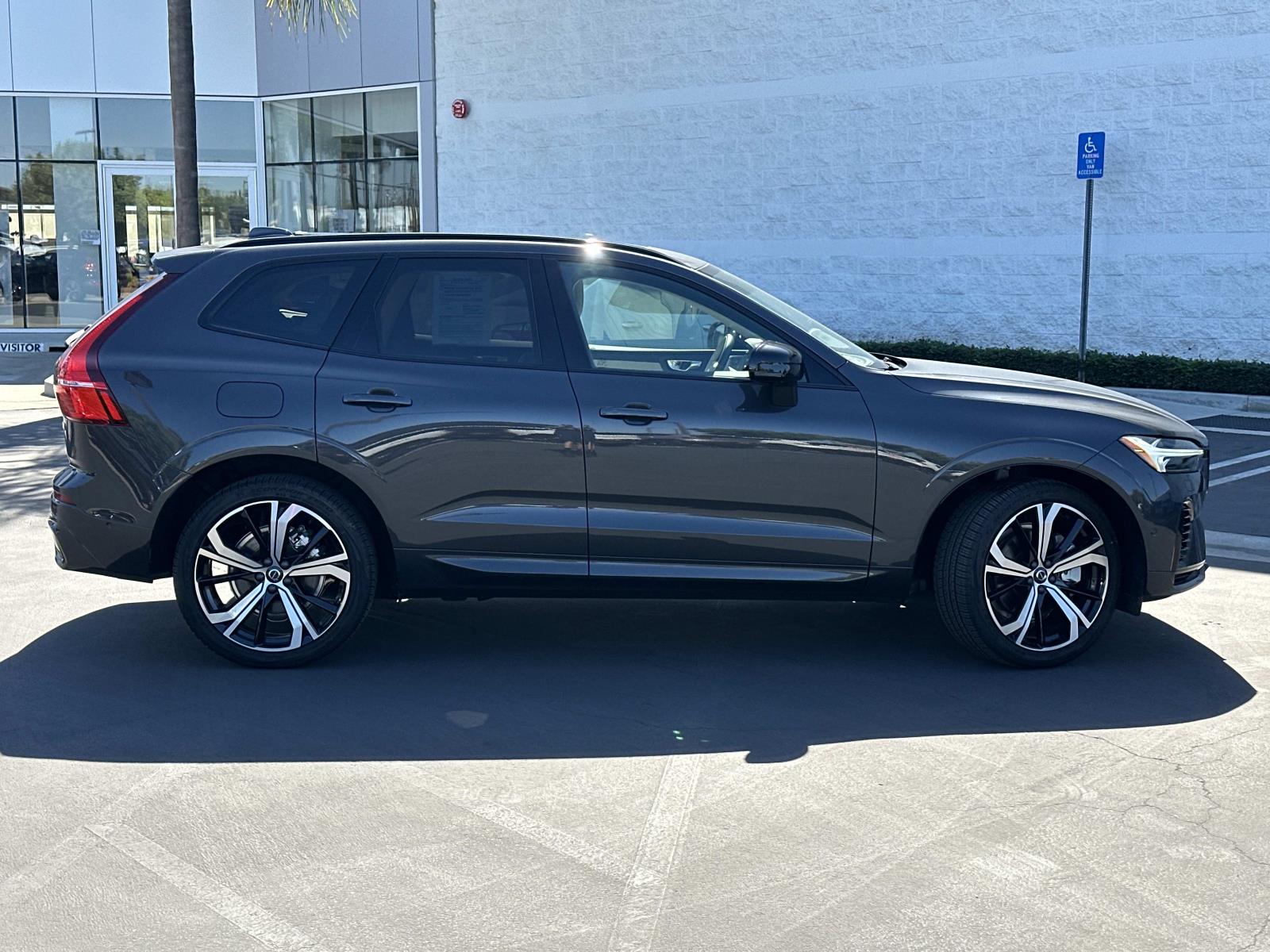 2025 Volvo XC60 Hybrid T8 photo 3