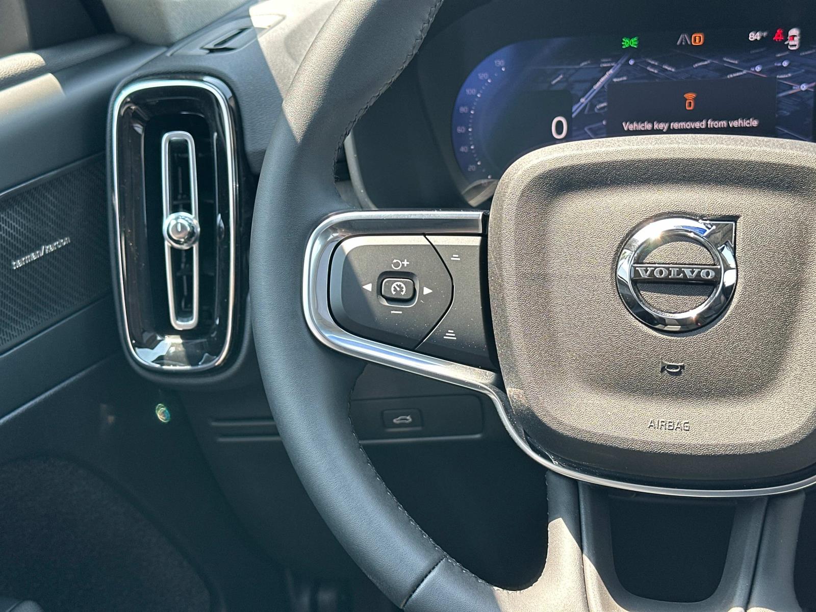 2026 Volvo XC40 Ultra - Photo 8