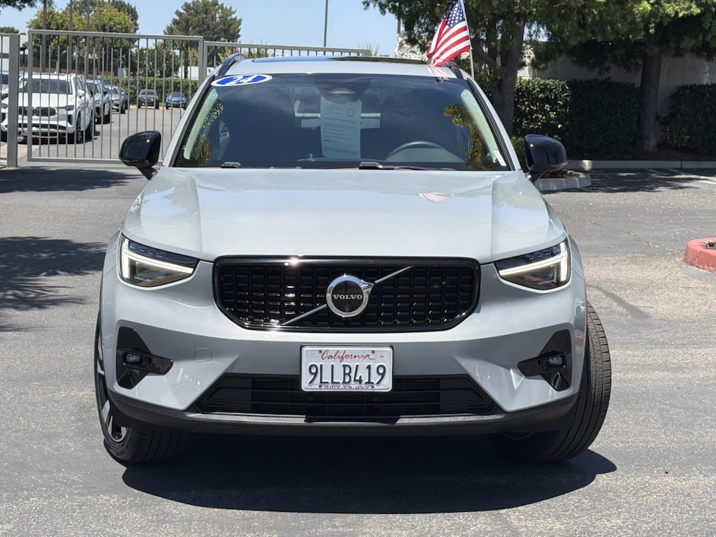 Certified 2024 Volvo XC40 B5 AWD Ultimate Dark Theme Sport Utility