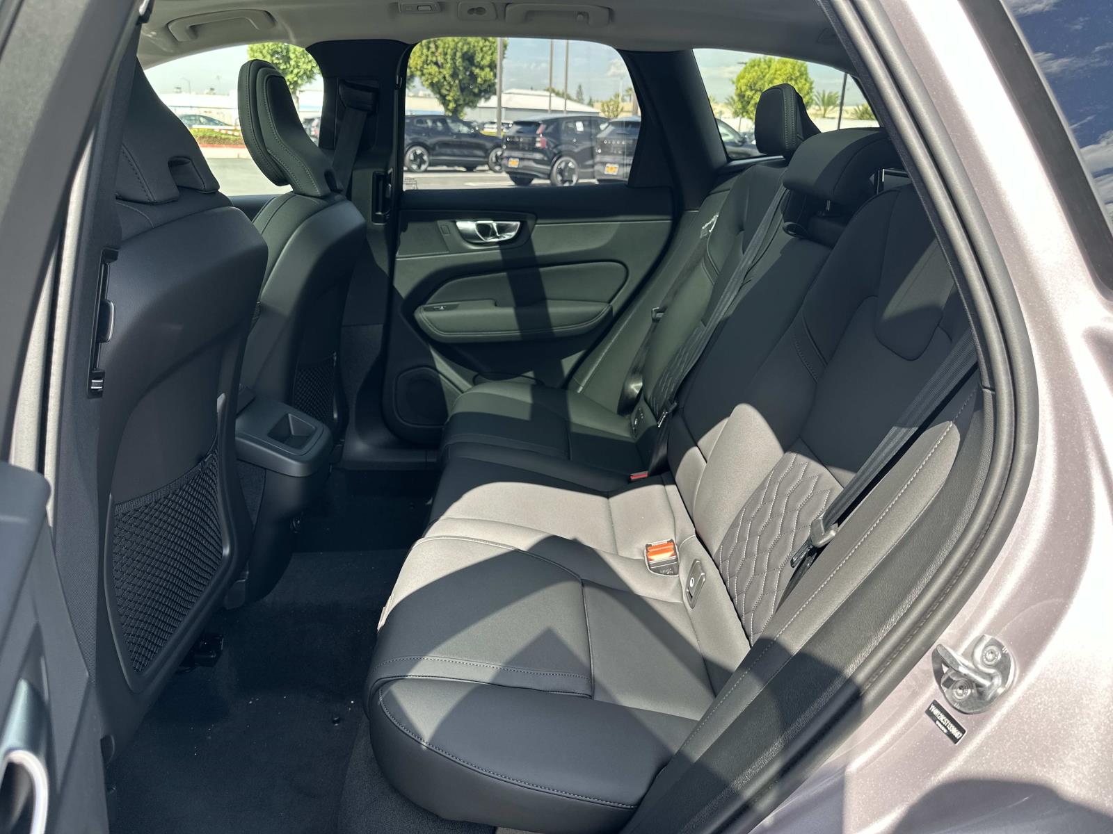 2026 Volvo XC60 Plus - Photo 17