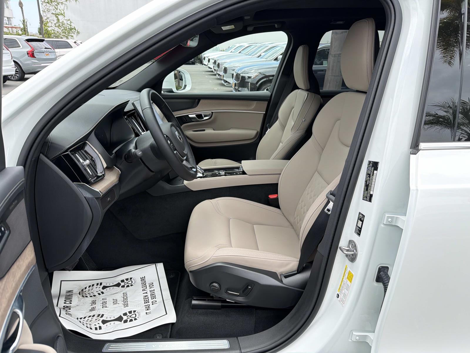 2026 Volvo XC90 Plus - Photo 17