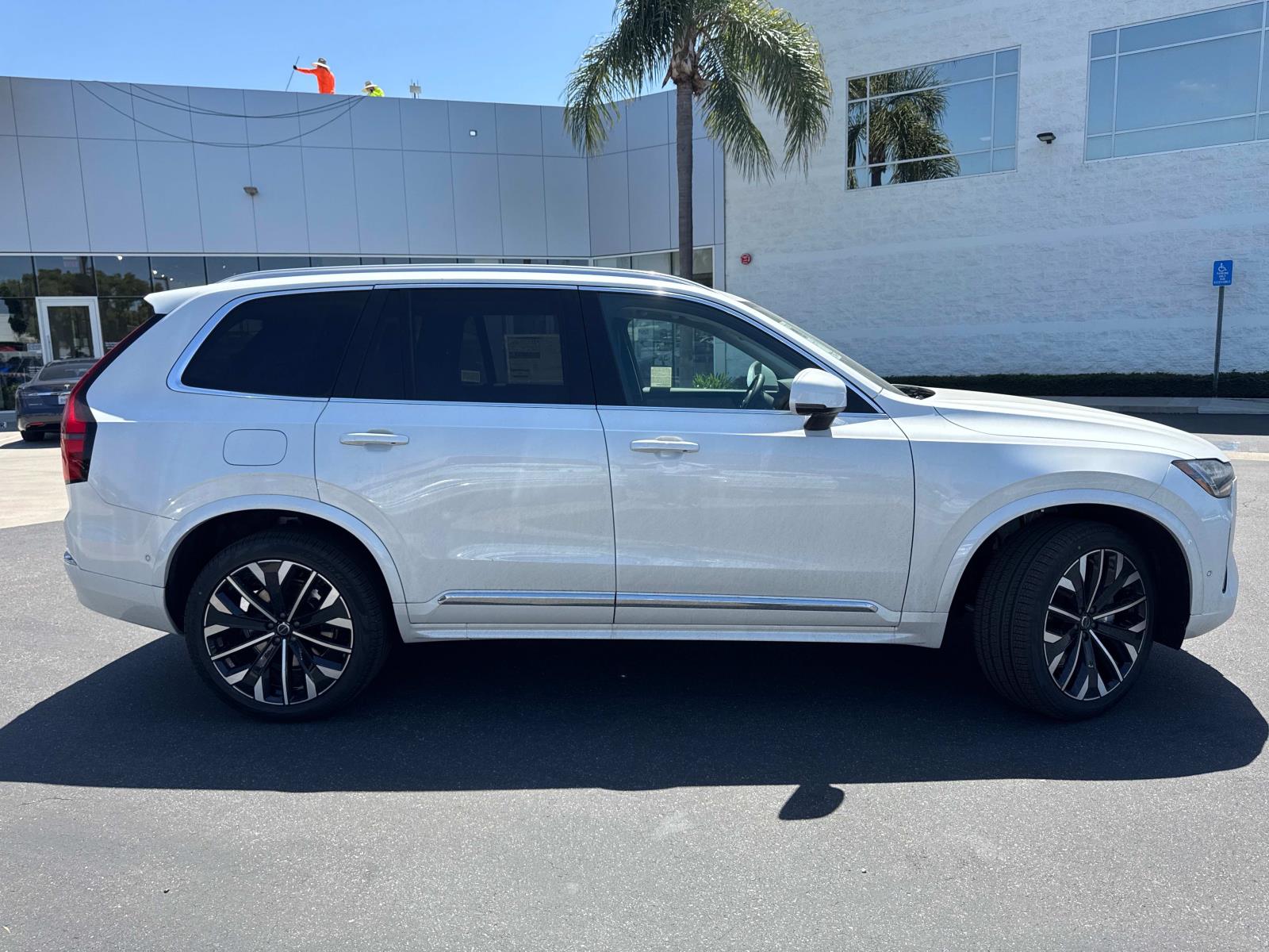 2025 Volvo XC90 Plus photo 3