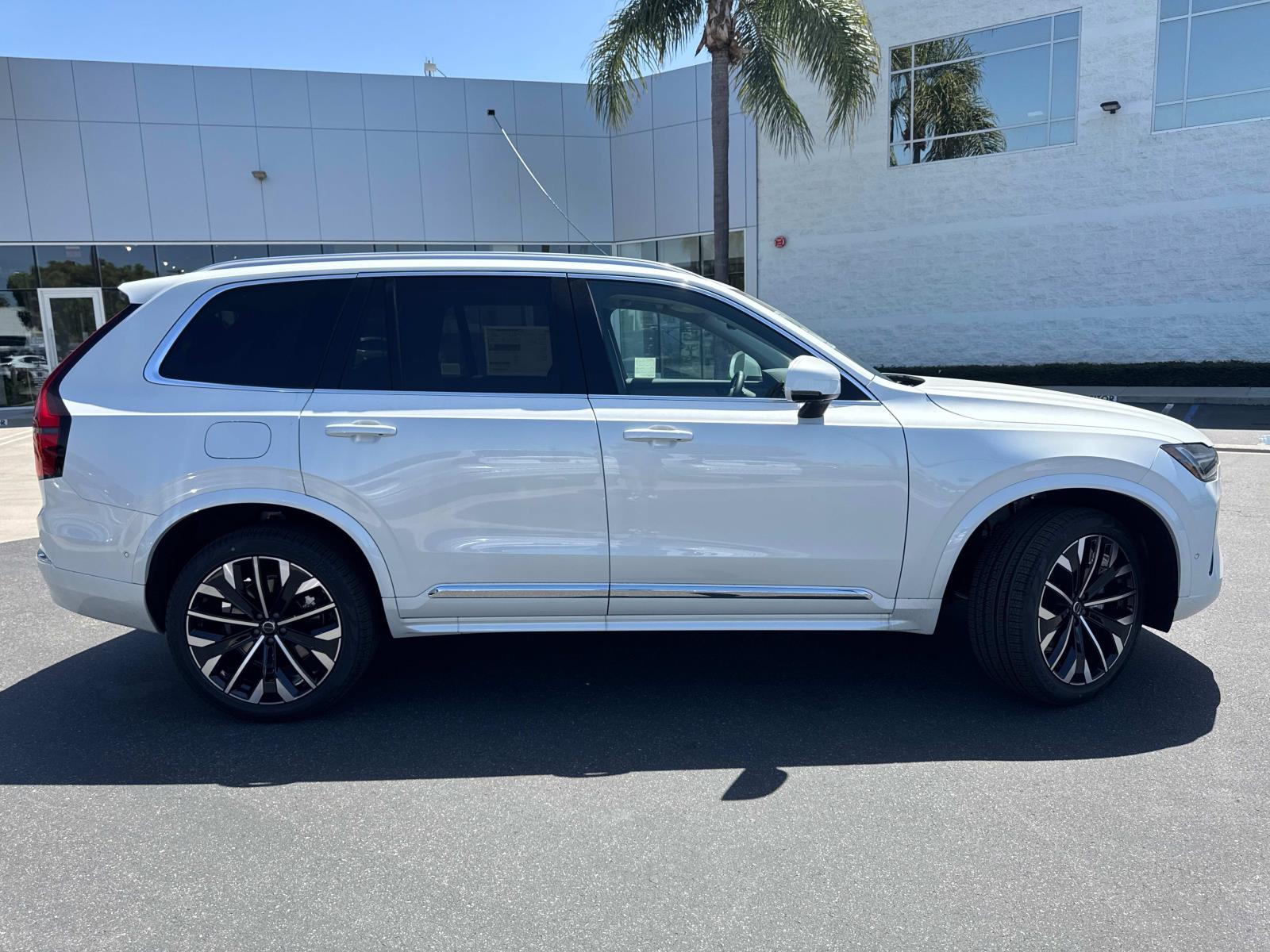2025 Volvo XC90 Plus photo 3