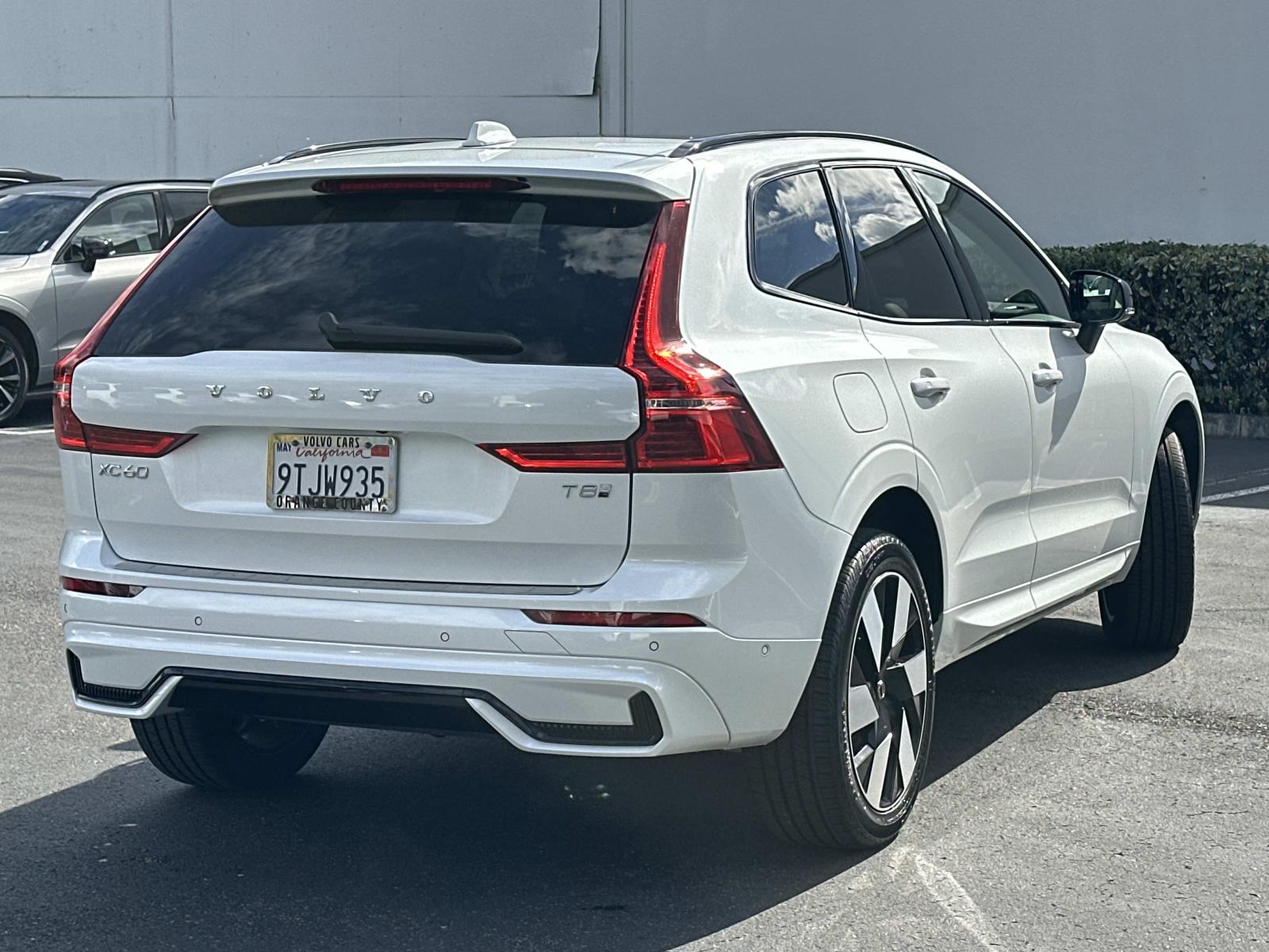2025 Volvo XC60 Hybrid T8 Plus photo 4