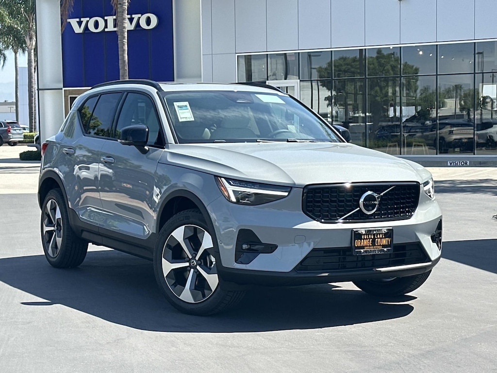 New 2026 Volvo XC40 B5 Plus SUV