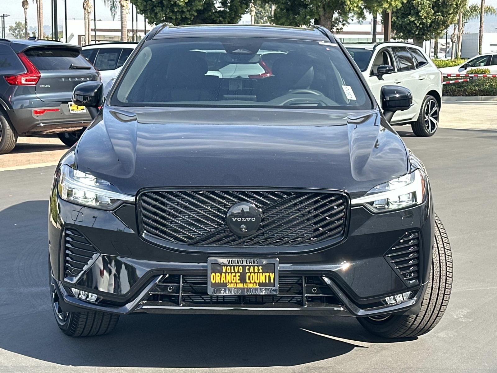 2026 Volvo XC60 B5 Black Edition photo 2
