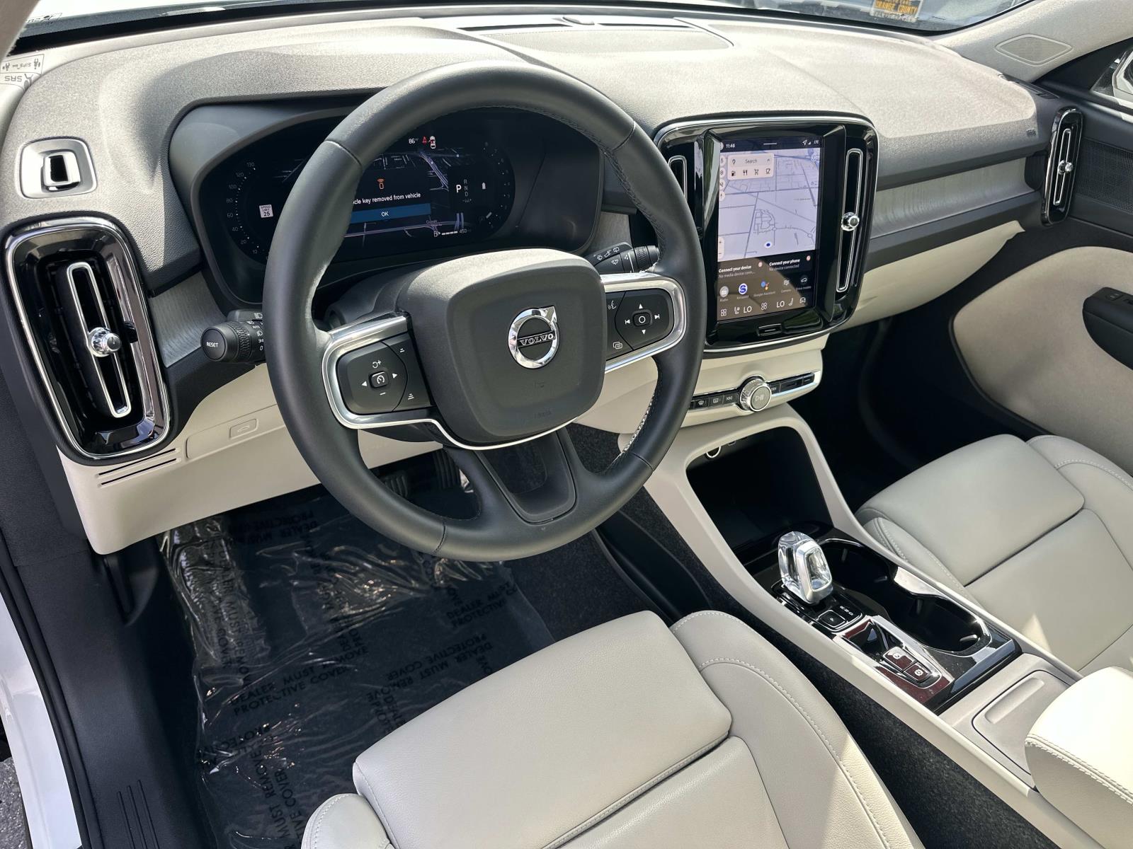 2026 Volvo XC40 Plus - Photo 9