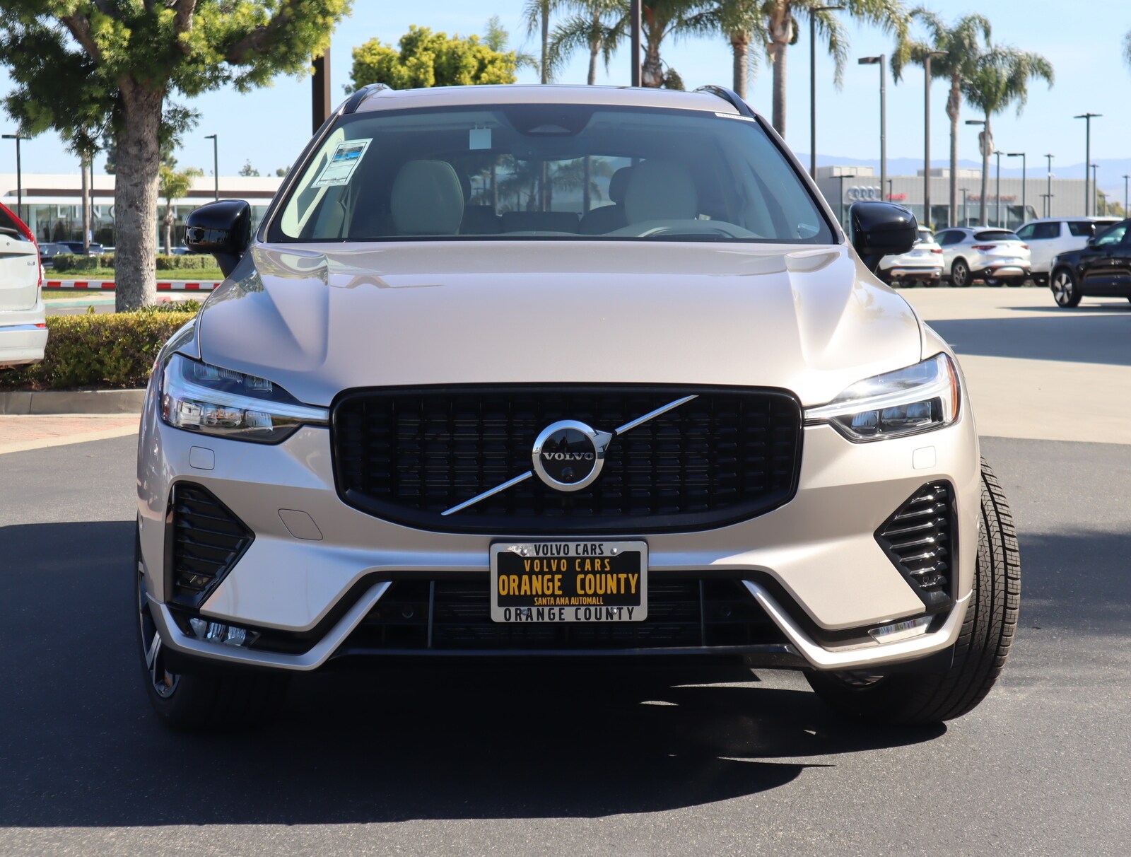 2025 Volvo XC60 B5 photo 2